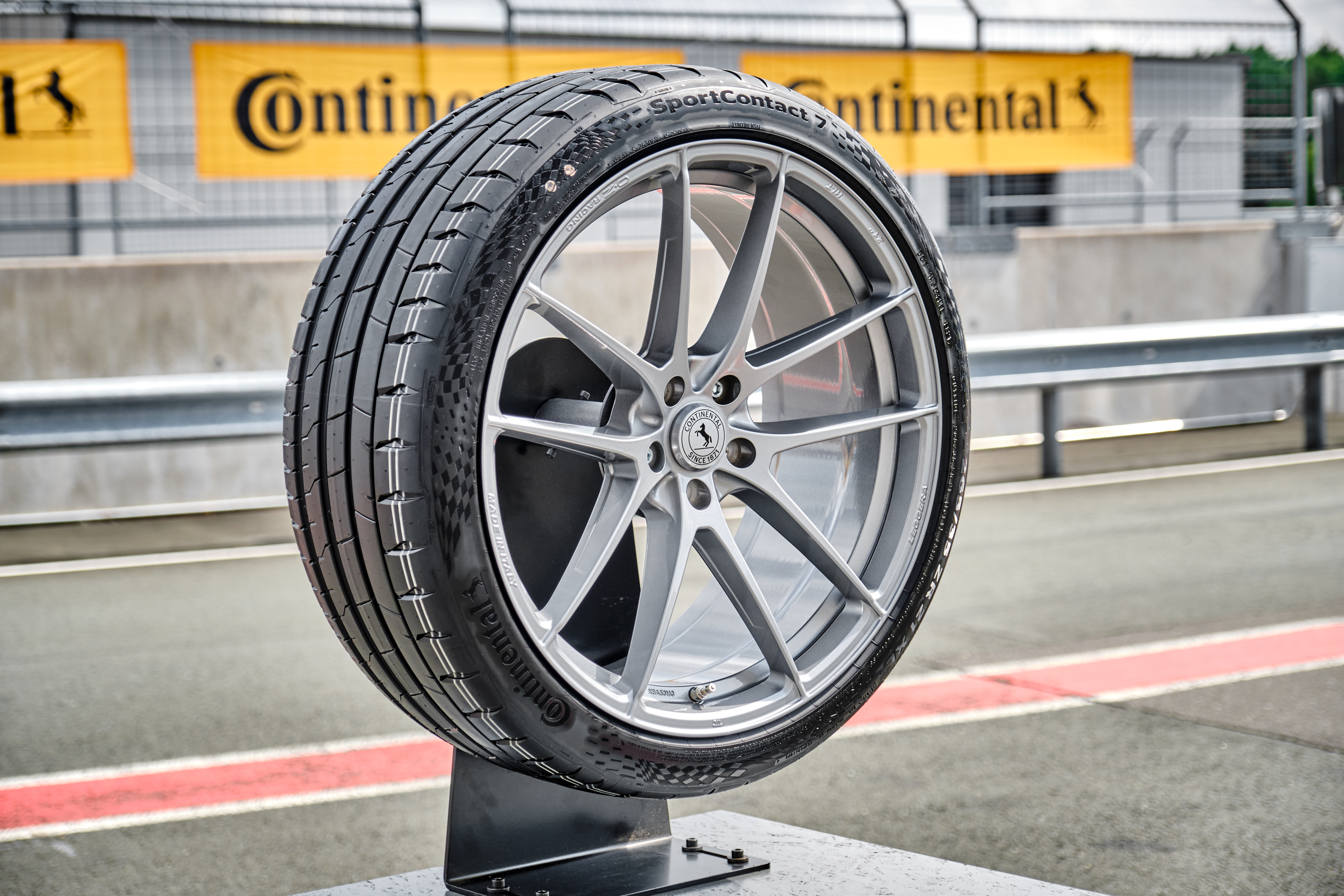 veld Tijdreeksen Statistisch New SportContact 7 from Continental Tailor-Made For Every Vehicle Class -  Continental AG