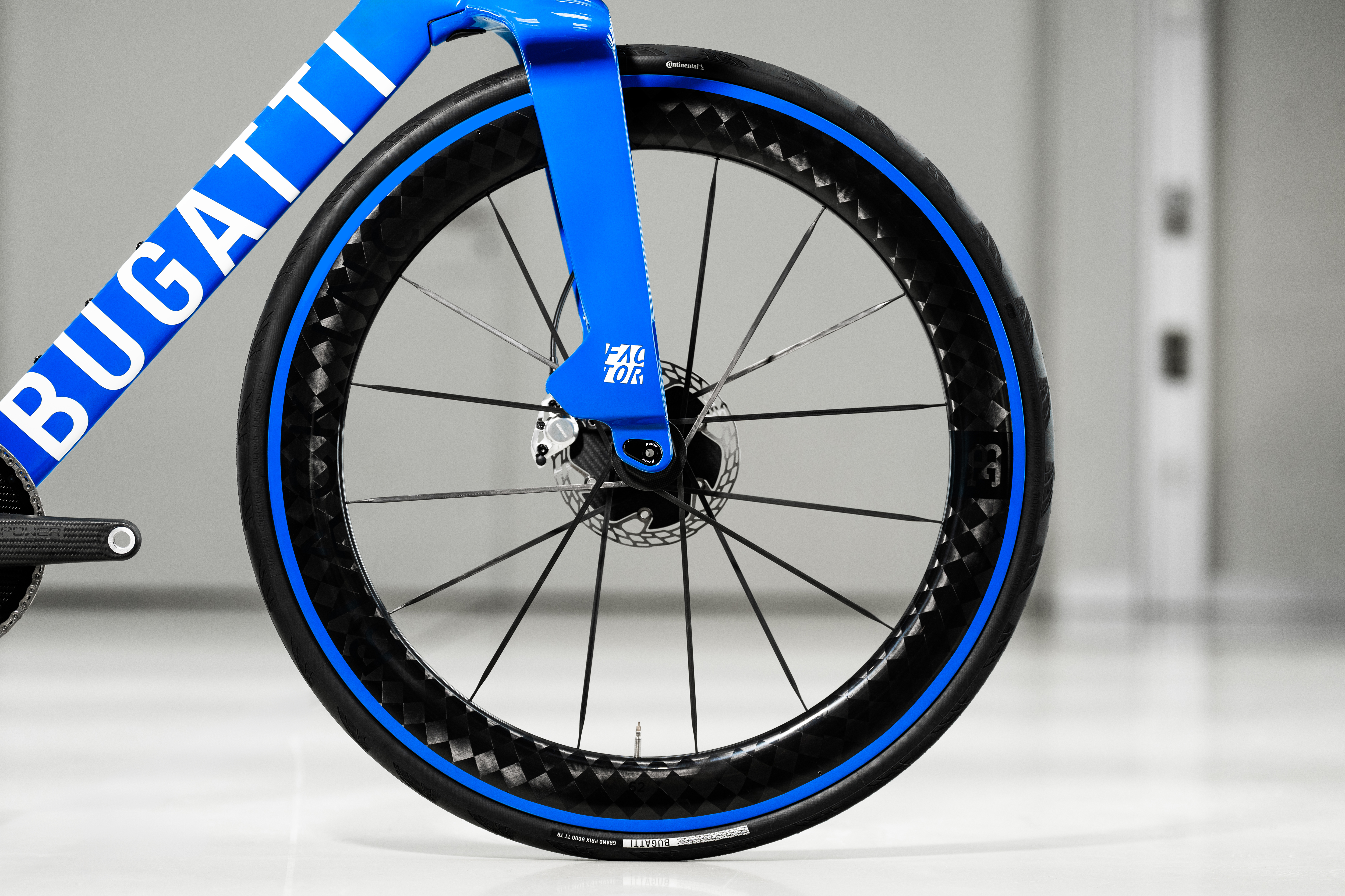 コンチネンタル Grand Prix 5000 TT TR 28c Continental Grand Prix 5000 TT TR tire equips the bespoke limited
