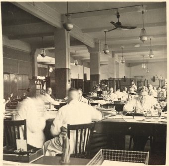 Blick in die Abteilung Arbeit, Verwaltungsgebäude, Werk Vahrenwald, ca. 1938