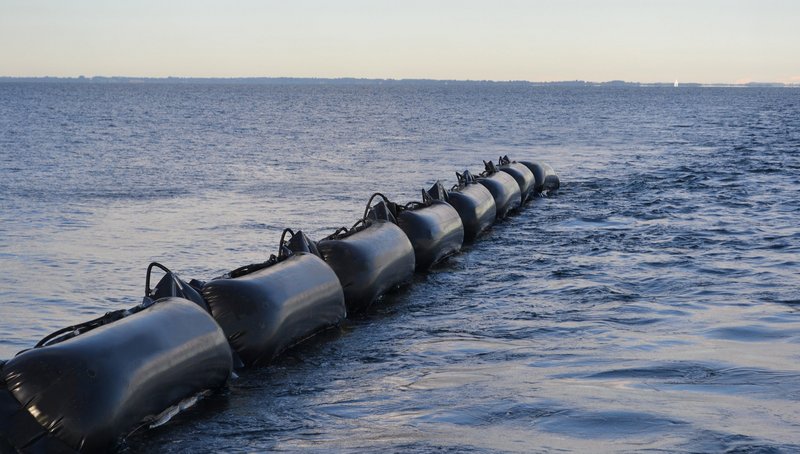 floating oil barriers