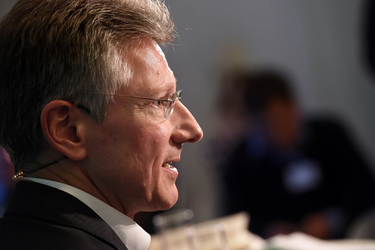 Dr. Elmar Degenhart