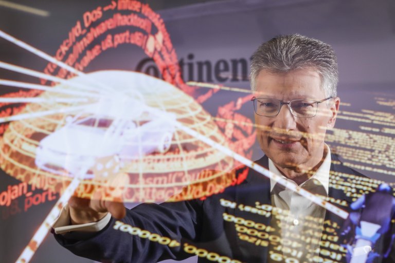 Continental CEO Dr. Elmar Degenhart: The mobility of the future is intelligent and safe. 