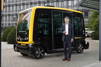 CEO Dr. Elmar Degenhart and the CUbE