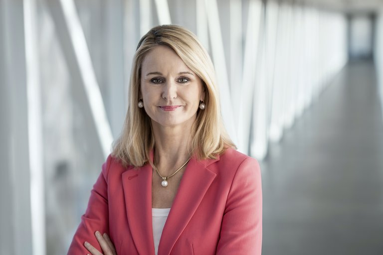 Dr. Ariane Reinhart