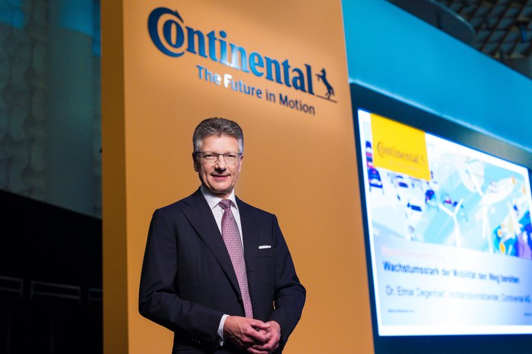Dr. Elmar Degenhart