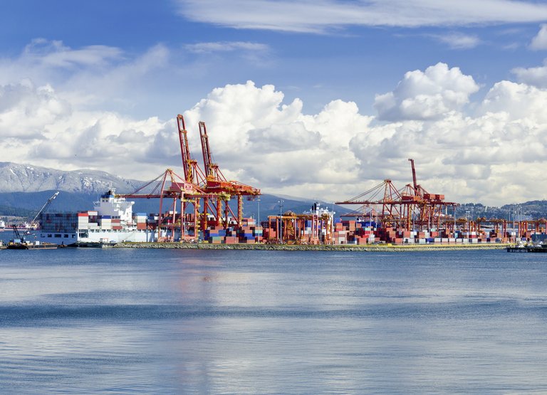 In terms of export volume, the port of Vancouver (Canada) is the largest in the whole of North America. 