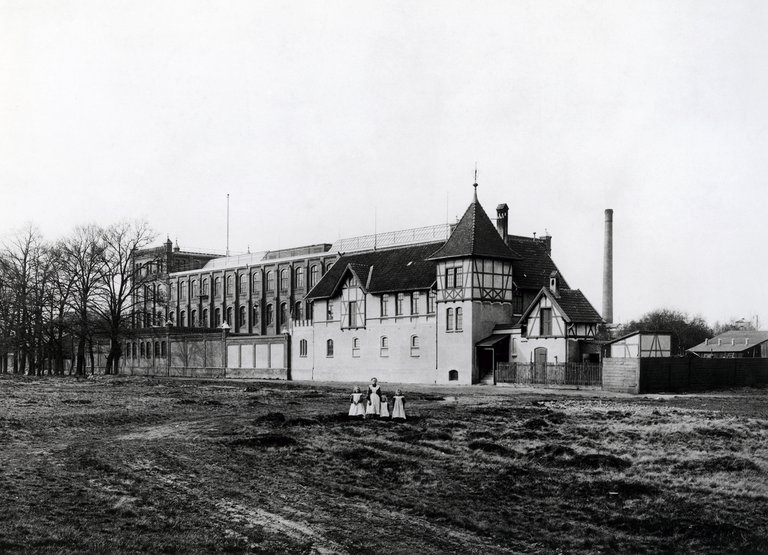 Historic view of the main building in Vinnhorst