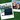 Collage aus zwei Polaroids auf Rasenuntergrund, die einen Laptop auf einem Balkon mit Pool sowie zwei junge Frauen in schwarzen Blusen an einer Küste zeigen