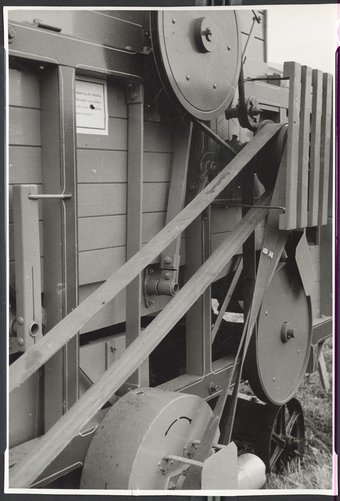 Flachriemenantrieb (Contiflex) an einer Dreschmaschine, 29.09.1955
