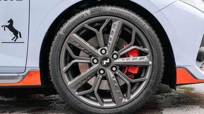 Continental-Reifen räumen in Tests ab
