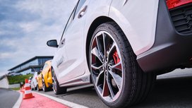 Neuer Continental SportContact 7 kann AutoBild sportscars „voll und ganz überzeugen“