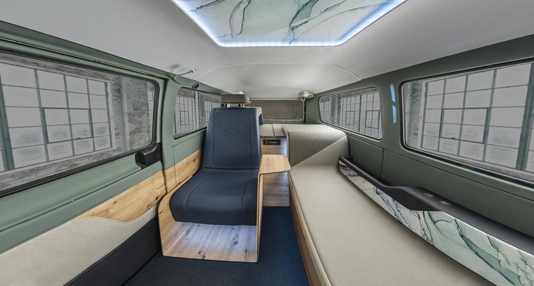 Fahrzeuginnenraum der Zukunft: AMBIENC3 verbindet mühelos Fahren, Arbeiten und Relaxen