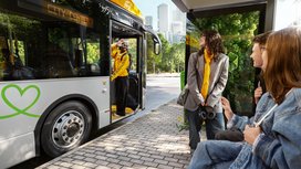 Neuer Stadtbusreifen mit hohem Anteil an erneuerbaren und recycelten Materialien auf den Markt gebracht