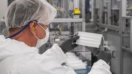 Corona-Pandemie: Continental produziert täglich 80.000 medizinische Masken in Hannover-Stöcken