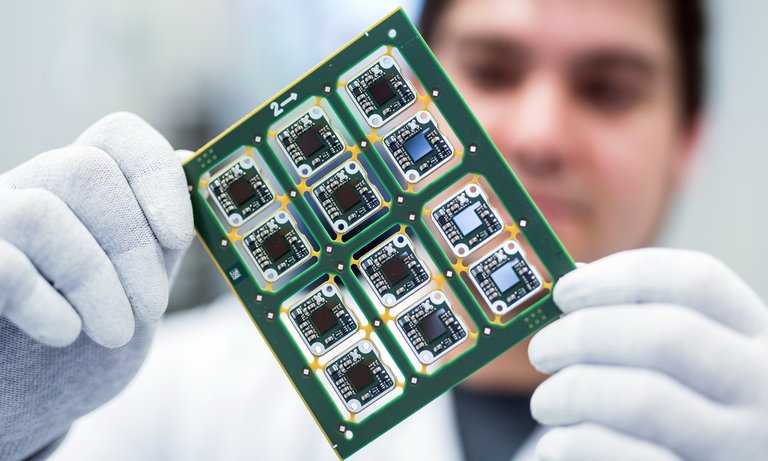 Leiterplatten für Surround View Kameras in der Produktion bei Continental