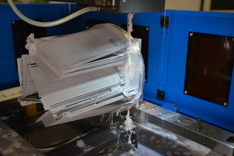 Continental_PP_Draht-Erodiermaschine