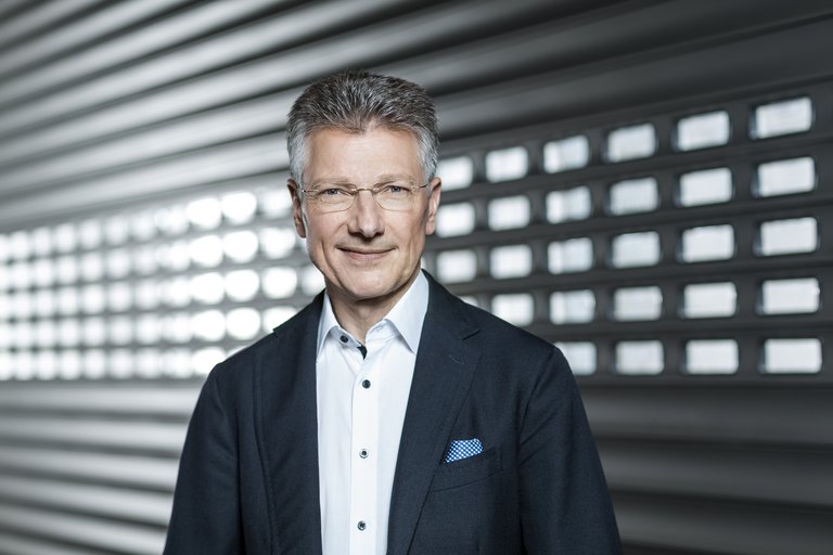 Dr. Elmar Degenhart