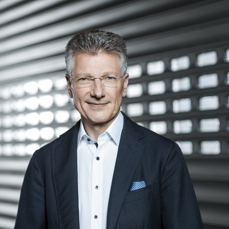 Dr. Elmar Degenhart