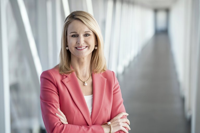 Dr. Ariane Reinhart