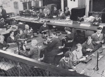 Ventilkegel-Kontrolle 1935 im Werk Berlin