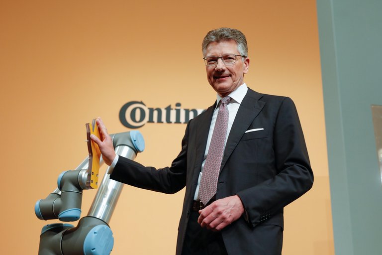 Dr. Elmar Degenhart