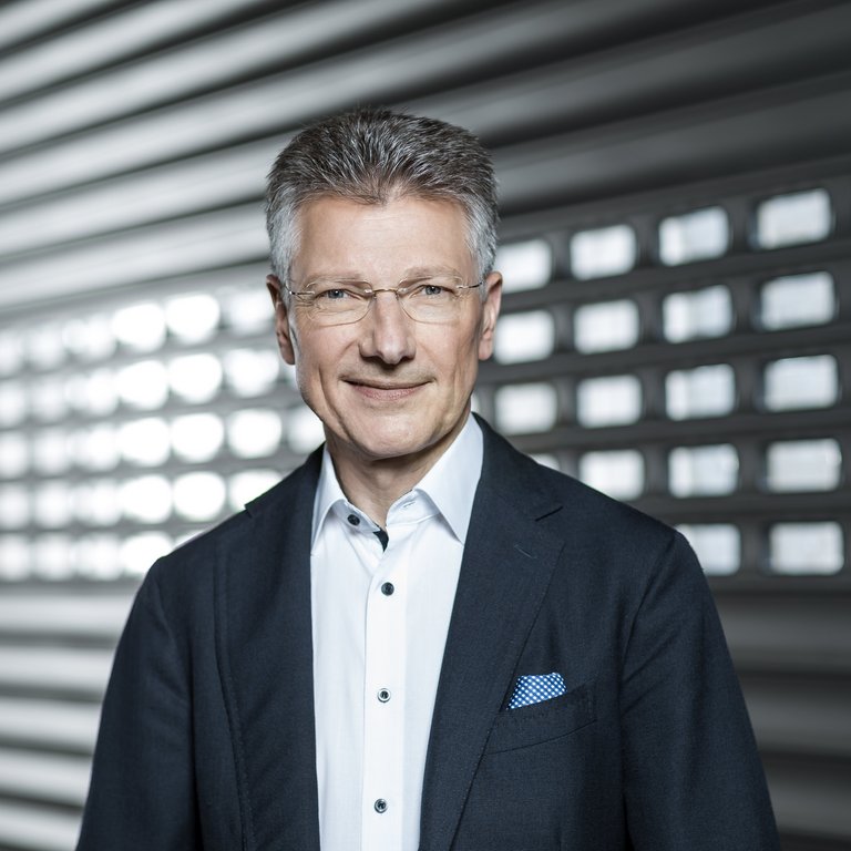 Dr. Elmar Degenhart