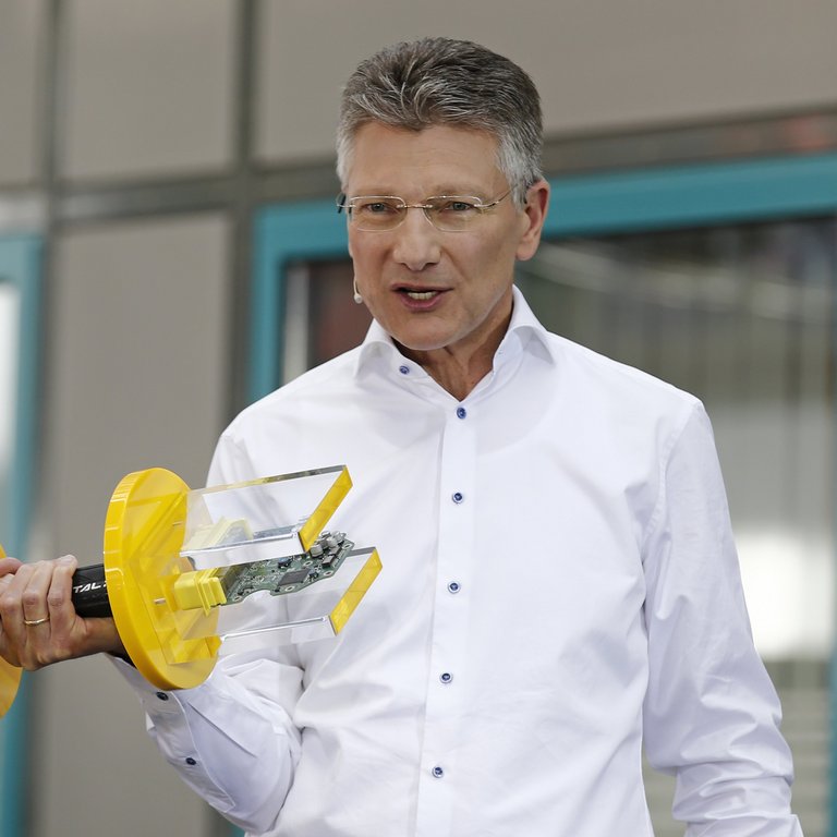 Dr. Elmar Degenhart