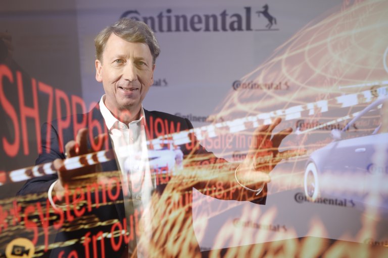 Continental CFO Wolfgang Schäfer: Digital services have an increasing impact on Continental's business success. 