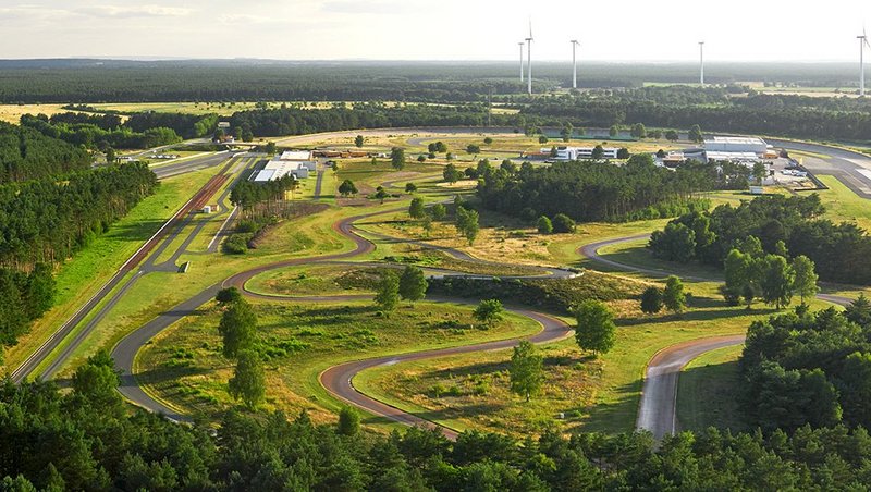 Video: Continental's driving simulator makes tire development more  sustainable