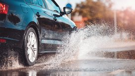 Plötzlicher Wolkenbruch: So können sich Autofahrer wappnen