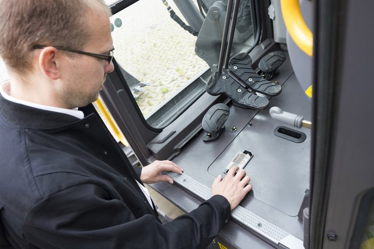 Mobilfunkgerät fest anliegen