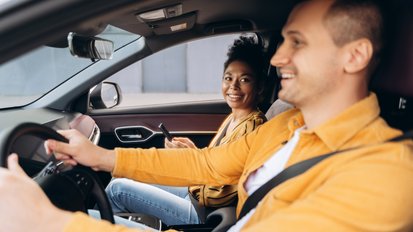 Ruhe bewahren statt Biss ins Lenkrad –  Fünf Tipps für mehr Achtsamkeit im Straßenverkehr